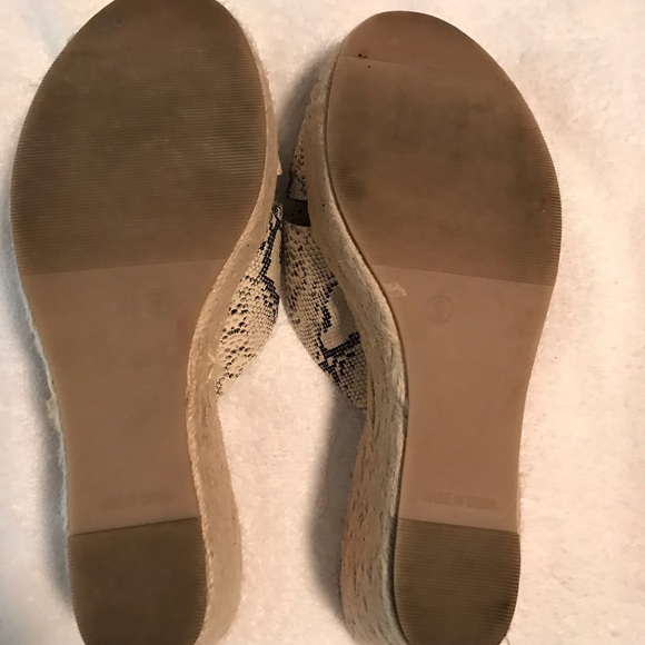 Kelsi Dagger wedges size 9 - Picture 3 of 4